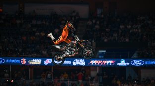 “El Motocross Freestyle és com una malaltia, no puc deixar la moto i seguiré fins que el cos aguanti”