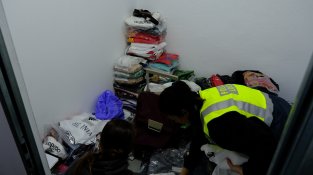 Decomissen 2,5 tones de productes falsificats en una operació policial a Canovelles