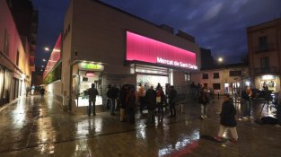 El Mercat de Sant Carles es modernitza amb plaques solars i serveis digitals innovadors per als clients