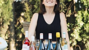 “El meu objectiu és que el vi sigui accessible per a tothom, sense barreres ni elitismes”