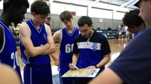 “Per a ells, el bàsquet català és disciplina i competitivitat constants, i això és el que intento transmetre als equips”