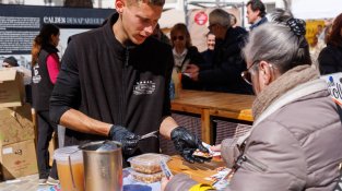 Més de 15.000 persones visiten Caldes de Montbui per gaudir del Mercat de l’Olla