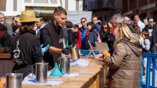 Més de 15.000 persones visiten Caldes de Montbui per gaudir del Mercat de l’Olla