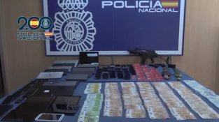 intervenció de 250.000 euros en efectiu, armes de foc i matxets