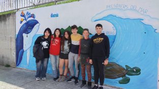 Els alumnes de Sant Celoni decoren els passos soterrats amb murals de conscienciació social i ambiental