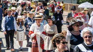 Terrassa torna al passat amb la Fira Modernista, un viatge al cor del segle XX