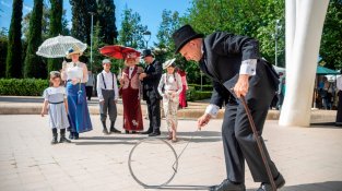 Terrassa torna al passat amb la Fira Modernista, un viatge al cor del segle XX