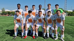 El Mollet remunta el derbi contra el Parets i segella la permanència en un duel marcat per l'espectacle i el comiat de Parri