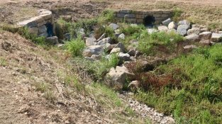 Sistema de recepció d'aigua pluvial i barreha amb aigua de mina a les basses de Can Gurri