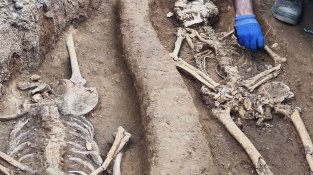 Descobreixen un antic cementiri del segle XIX al centre de Sabadell durant unes obres de canalització d'aigües