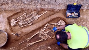 Descobreixen un antic cementiri del segle XIX al centre de Sabadell durant unes obres de canalització d'aigües