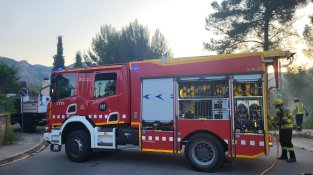Un incendi amb tres focus a l’entrada del camí de Can Vileu activa els serveis d’emergència a Bigues i Riells