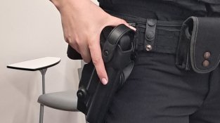 La Policia de Canovelles estrena pistoles de gas pebre per fer front a situacions de risc al municipi