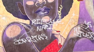 El mural feminista de Ripollet torna a ser atacat amb pintades com “viva Franco” i “Ripollet nazi”