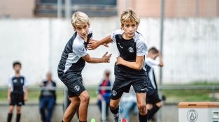 “No volem ser una acadèmia més, busquem ser diferents de tothom i que els nens entrenin com a jugadors professionals”