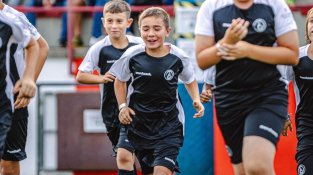 “No volem ser una acadèmia més, busquem ser diferents de tothom i que els nens entrenin com a jugadors professionals”