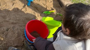 L’Escola Bressol Petits Estels renova el pati amb un nou espai natural i pedagògic