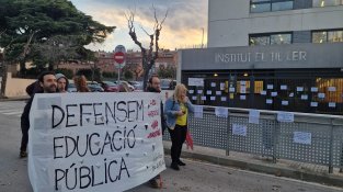 Els professors del Vallès s’afegeixen a la vaga educativa i surten al carrer per defensar l’escola pública