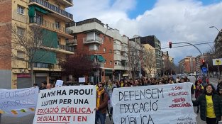 La vaga de docents pren força al Vallès i mobilitza centenars de professionals en defensa de l’educació pública