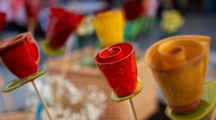 Granollers viu un Sant Jordi de carrer, cultura i emoció amb optimisme entre llibreters i floristes