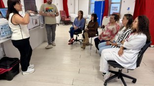 L’Hospital de Sant Celoni impulsa un curs perquè professionals sanitaris estrangers reforcin l’atenció en català