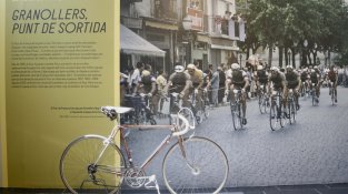Granollers obre l’Espai Tour amb música, botigues, bicicletes i una pantalla gegant abans de la sortida de la tercera etapa