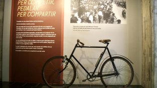 Granollers obre l’Espai Tour amb música, botigues, bicicletes i una pantalla gegant abans de la sortida de la tercera etapa