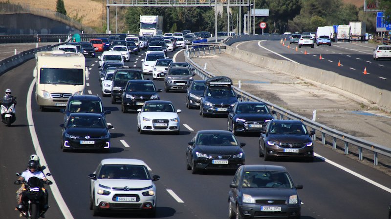  Incendi d'un turisme a la C-58 provoca retencions de més de set kilòmetres