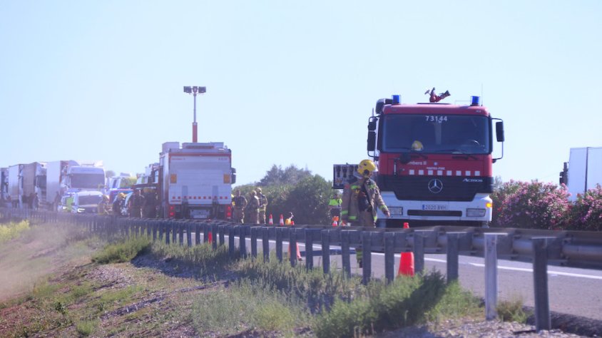 Equips d'emergències treballant