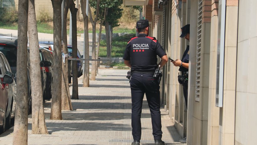 Mossos a les portes del pis de Rubí