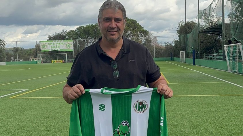 El CE Santa Eulàlia aposta per la tradició i recupera els colors originals sota la renovació de la direcció del club