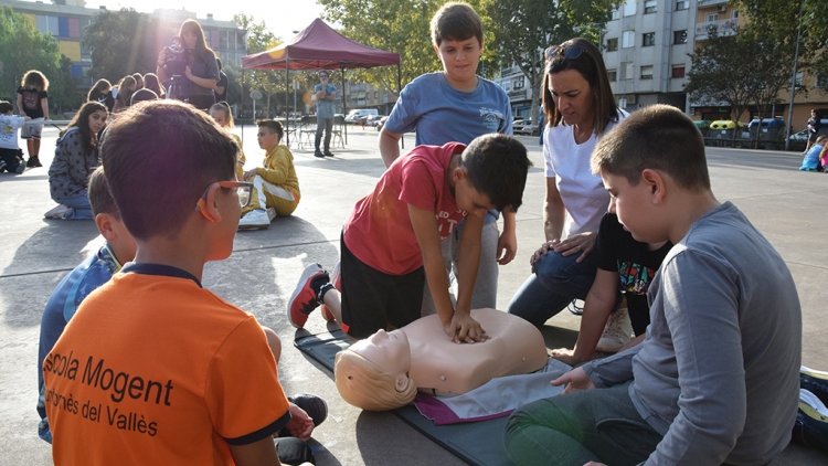 Montornès forma els seus estudiants en tècniques de reanimació per convertir-se en un municipi cardioprotegit