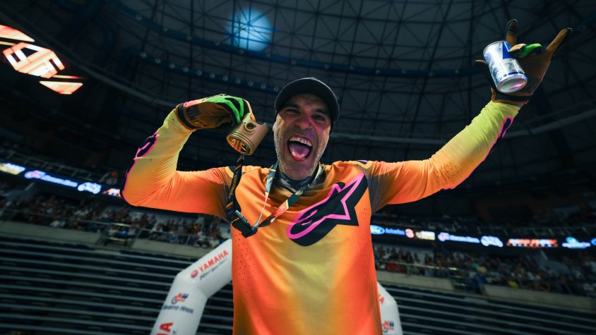 “El Motocross Freestyle és com una malaltia, no puc deixar la moto i seguiré fins que el cos aguanti”