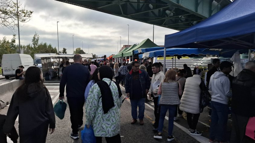 Més de 150 agents desplegats a Canovelles garanteixen la seguretat al mercat i frenen la venda il·legal