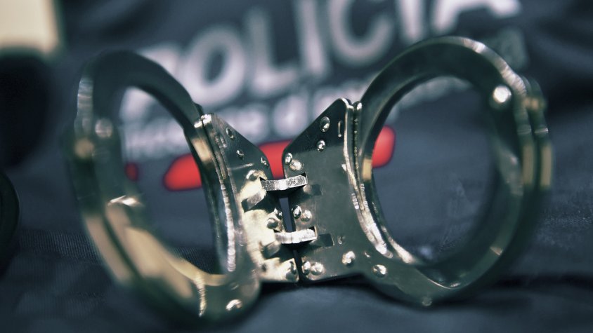 Detinguts dos homes a Sabadell acusats de tres robatoris amb força en establiments tancats