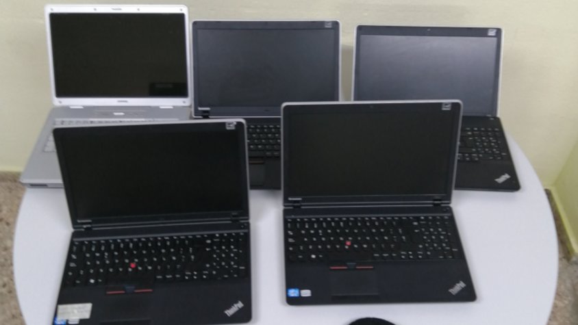 Detinguts dos joves per robar cinc ordinadors portàtils en una escola de Sant Cugat