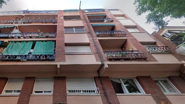 Desallotgen divuit veïns d’un edifici a Barberà del Vallès per risc de despreniment