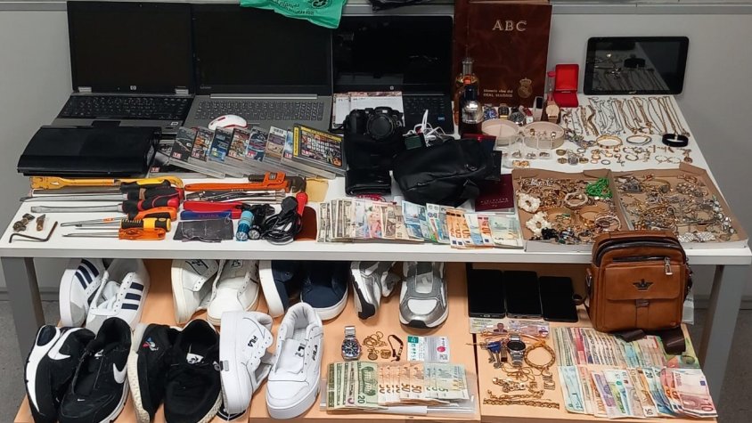 Els Mossos detenen tres homes per sis robatoris amb força a Sant Cugat