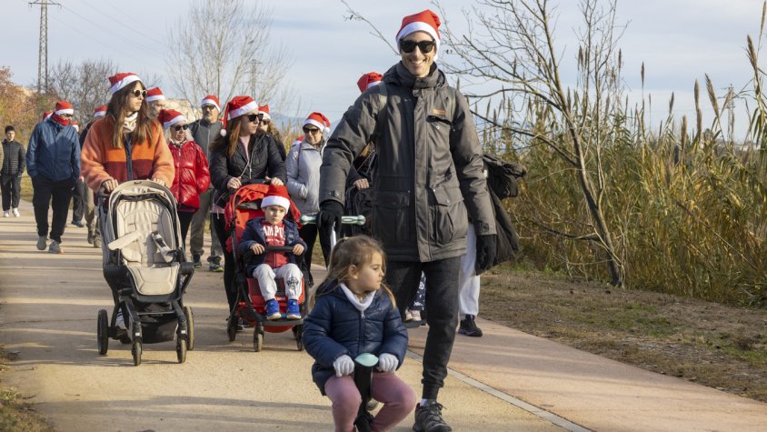 Prop de 300 participants en la cursa solidària CorreParets 2024 per garantir joguines a tots els infants