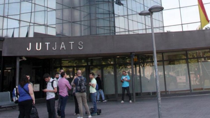 Exterior del edificio de los juzgados de Sabadell