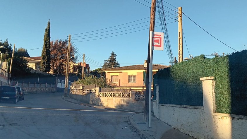 Bigues i Riells estrena una nova parada d'autobús a la Font del Bou