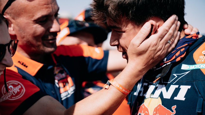 Edgar Canet fa història al Dakar 2025 i es converteix en el pilot més jove a guanyar en Rally2