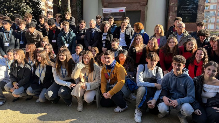 Ofrena floral en la Commemoració del Dia Internacional de les Víctimes de l'Holocaust