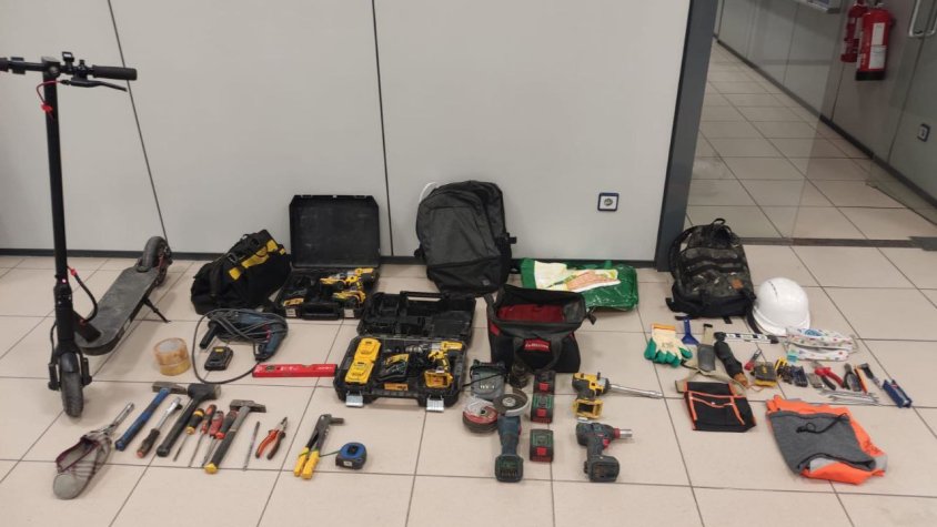 Detingut a Granollers un home que va robar eines d’una furgoneta valorades en 1.200 € i va fugir en patinet elèctric