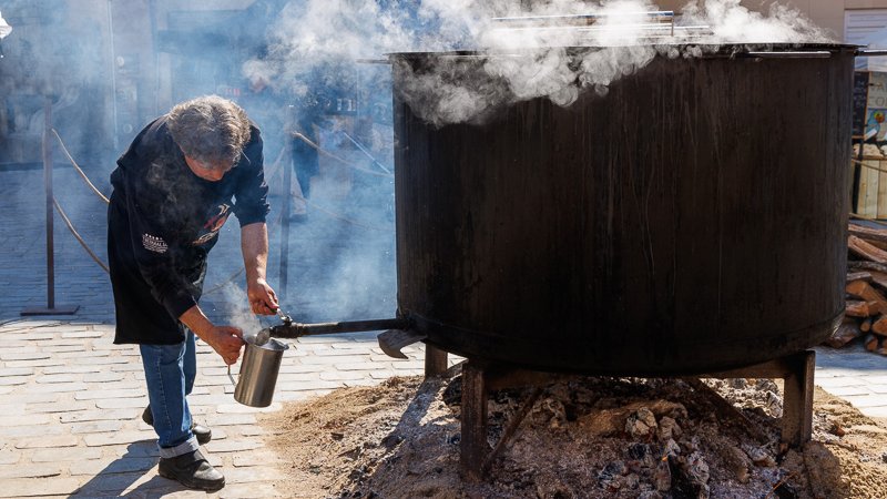 Més de 15.000 persones visiten Caldes de Montbui per gaudir del Mercat de l’Olla