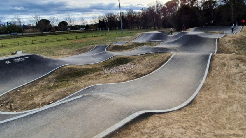 La Roca aposta per l’esport amb un nou Pumptrack de 1.000 m2 al Parc Creu de la Torreta