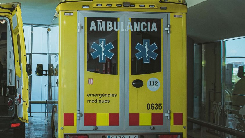 Un motorista mor en sortir-se de la via a l'AP-7 a Sant Cugat del Vallès