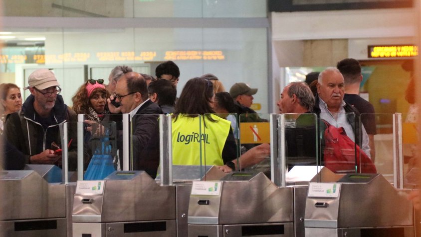 [ACTUALITZACIÓ] Rodalies reprèn parcialment el servei després d’una aturada total per problemes elèctrics