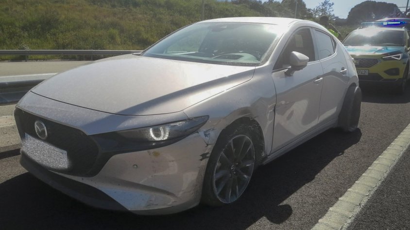 Detingut un conductor a la Roca del Vallès per circular 10 km per l'AP-7 amb dos pneumàtics rebentats i quadruplicant la taxa d'alcoholèmia