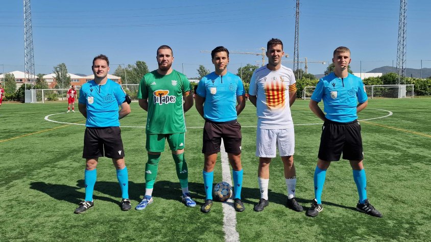 El Mollet remunta el derbi contra el Parets i segella la permanència en un duel marcat per l'espectacle i el comiat de Parri